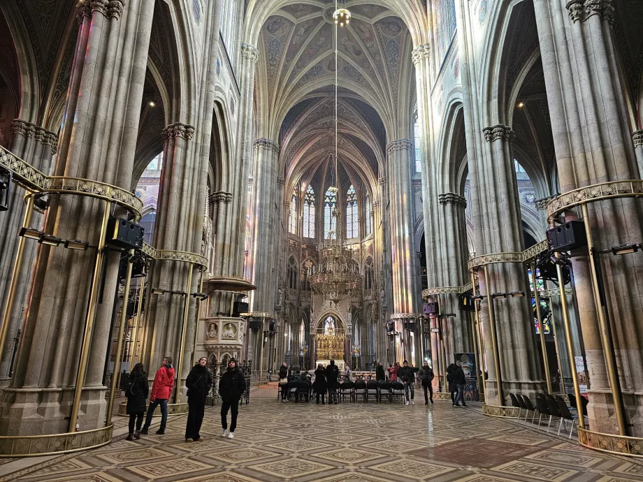 Fogadalmi templom, belső tér