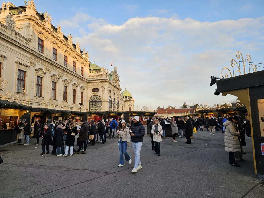 Piacok az Oberes Belvedere előtt