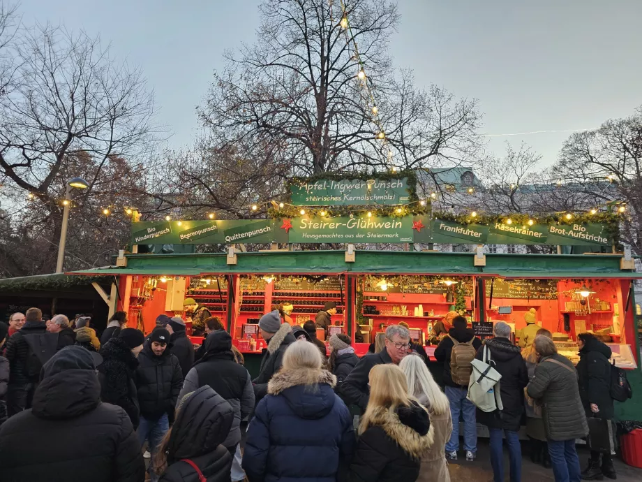 Piacok a Karlskirche előtt