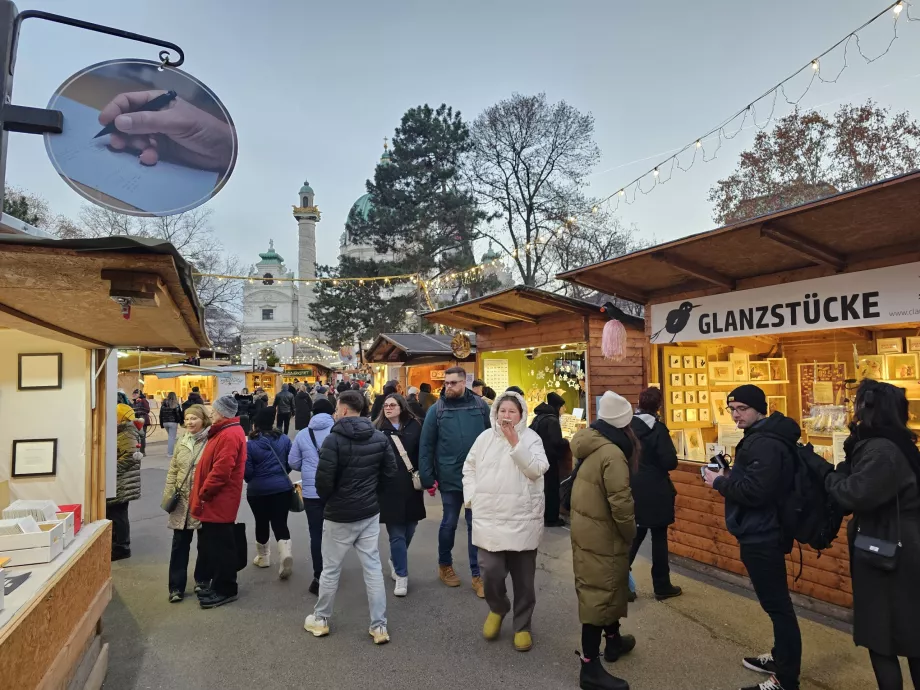 Piacok a Karlskirche előtt