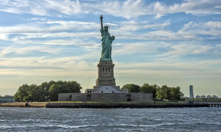 A Szabadság-szobor látványa a Staten Island kompról