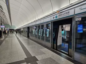 Platform of the "Airport Express" line