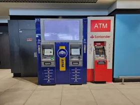 ATM-ek az 1. terminál érkezési csarnokában