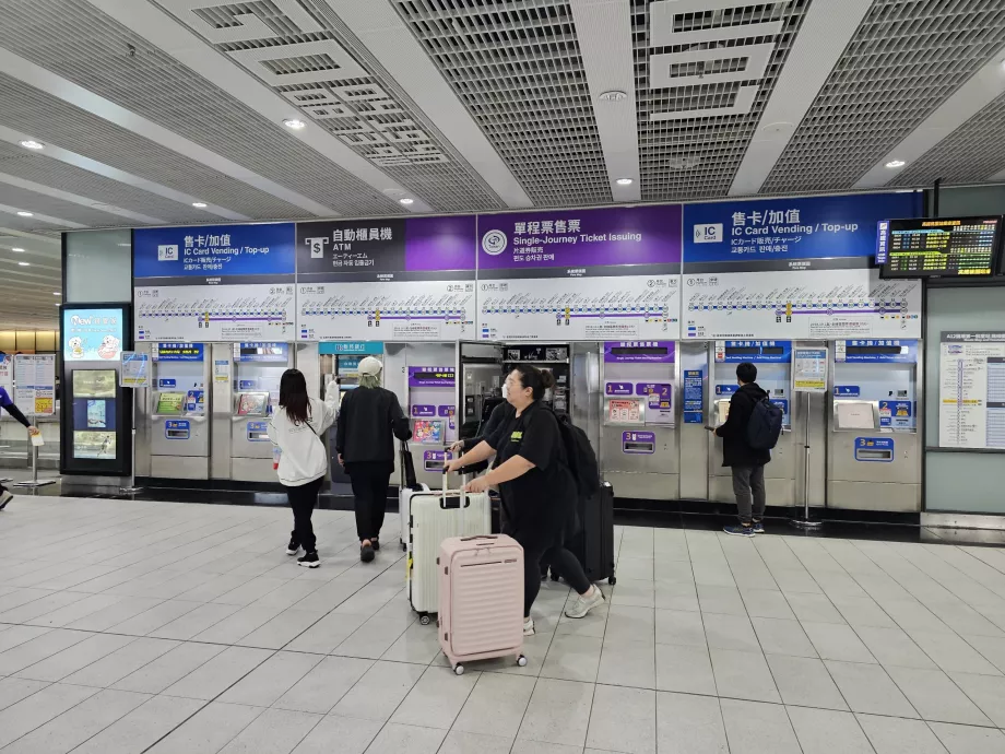 Ticket machines and EasyCard, TPE Airport