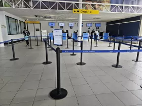 Bejelentkezés a repülőtéren, Sata