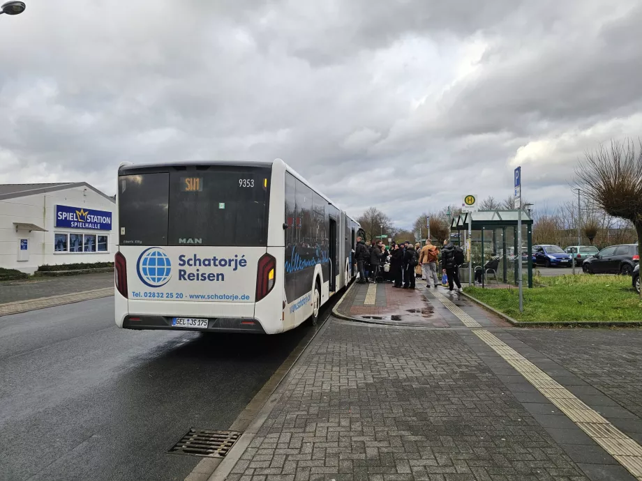 Repülőtéri buszmegálló, Weeze állomás