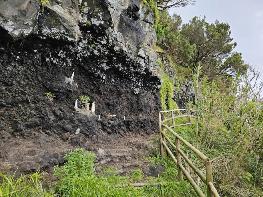 Barlangkápolna Faja do Lopo Vaz-ban