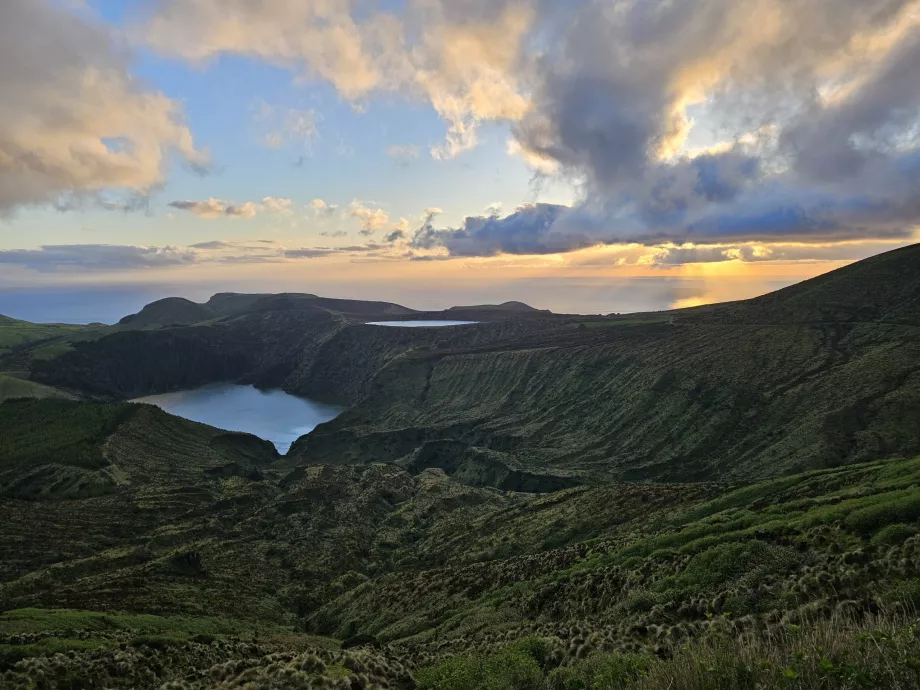 Miradouro Lagoas Funda e Rasa naplementében