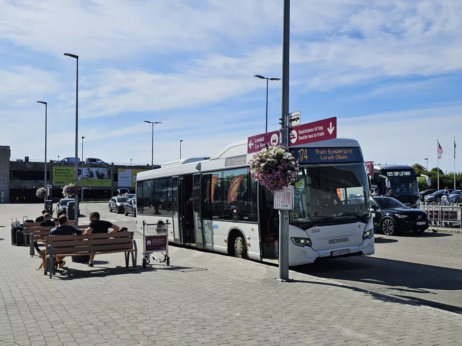 Buszjárat Torp vasútállomásra