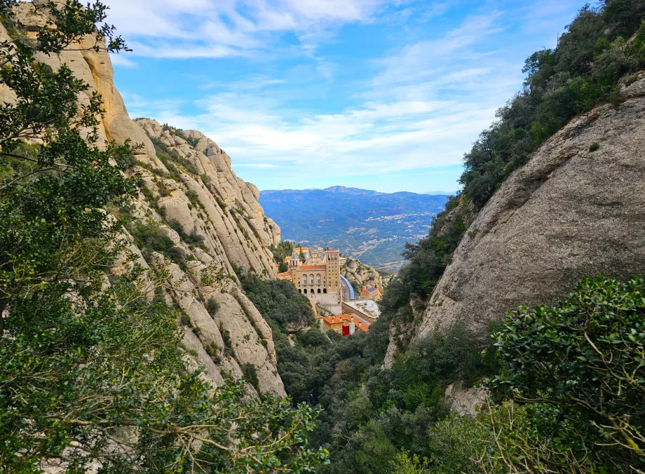 Kilátás a Montserrat kolostorra