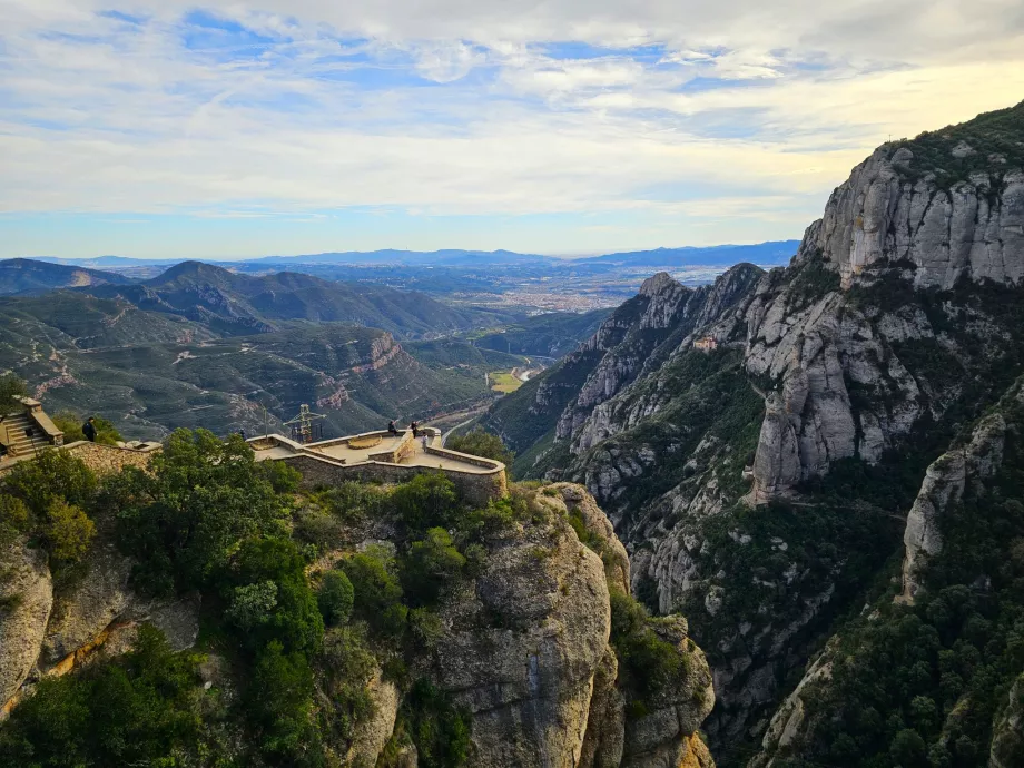 Kilátás a Montserrat kolostorból