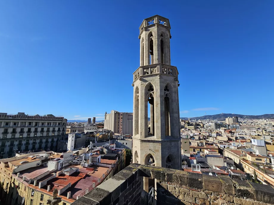 Kilátás a Santa Maria del Mar templom tetejéről