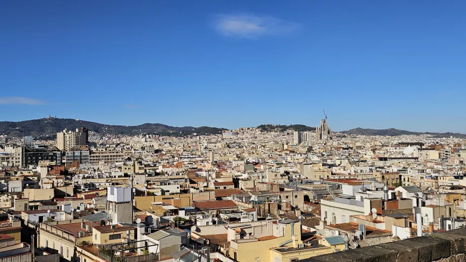 Kilátás a Santa Maria del Mar templom tetejéről