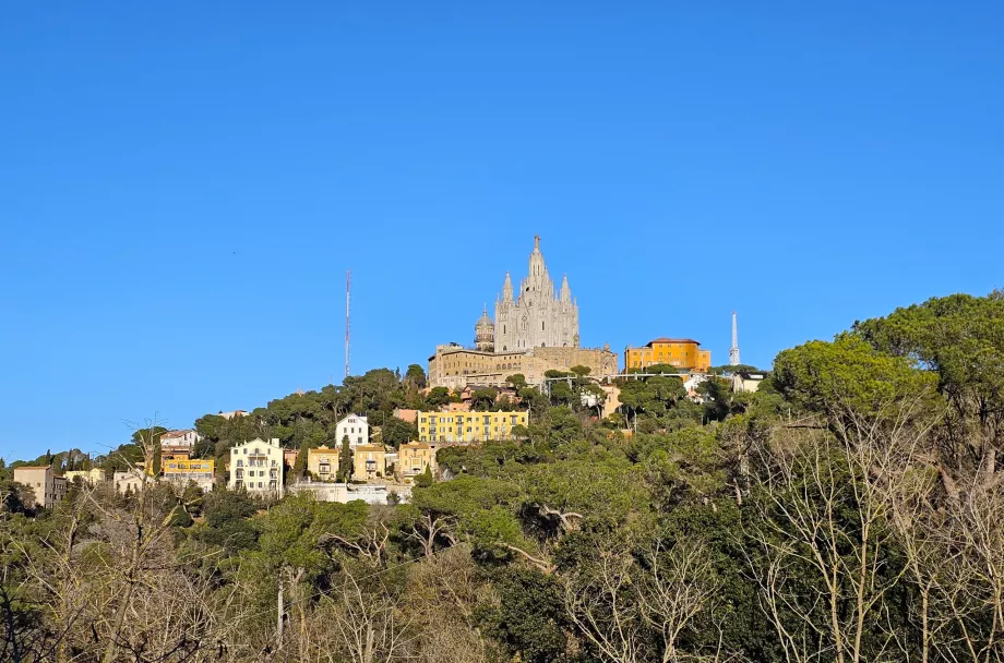 Kilátás a Tibidabo templomra