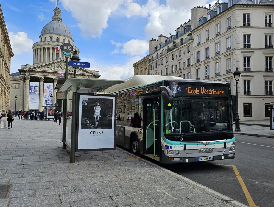 Bus Párizs