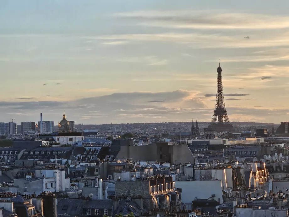 Kilátás az Eiffel-toronyra a Pompidou Központból