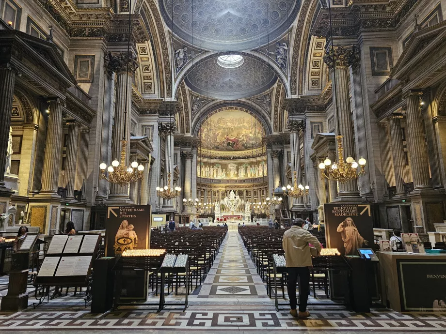 Madeleine templom, belső tér