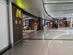 McDonald's, 1. terminál, nyilvános terület