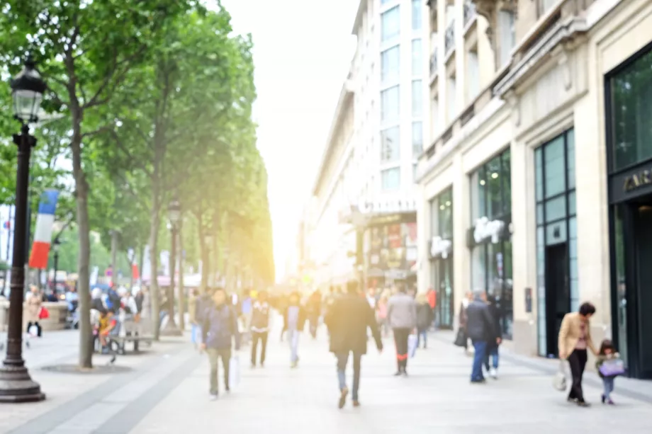 Vásárlás a Champs-Élysées-n