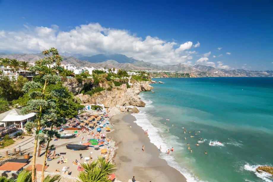 Nerja sziklás partja