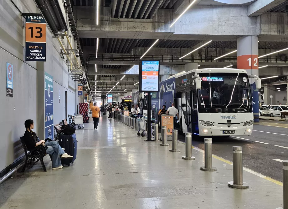 Autóbusz Isztambul Repülőtér és Sabiha Gokcen Repülőtér között