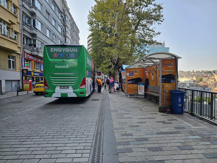 Buszmegálló a Taksim téren