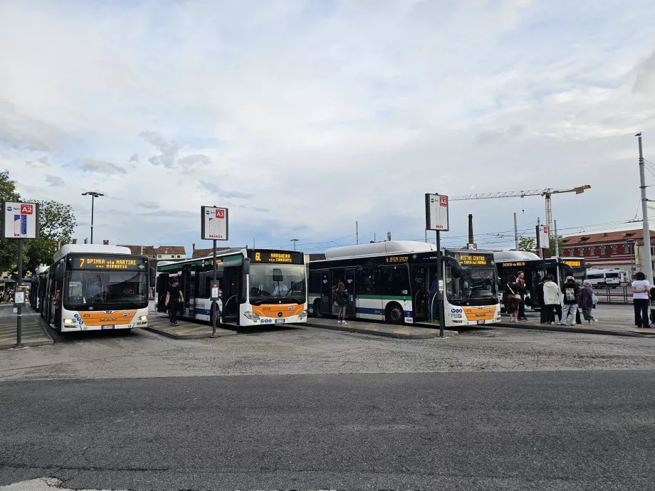 Piazzale Roma megállóhelyek itt: Piazzale Roma