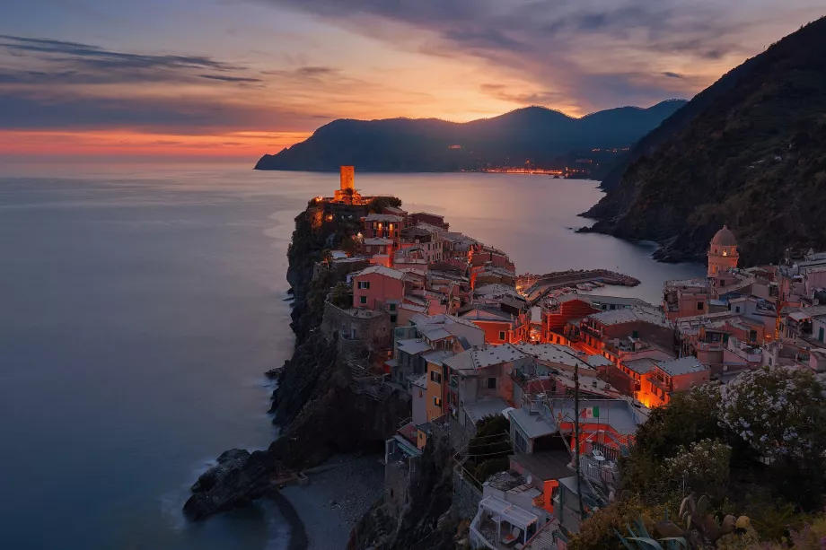 Éjszakai Vernazza az őrtoronyból