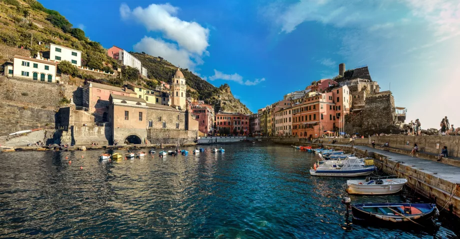 Vernazza a kikötőből