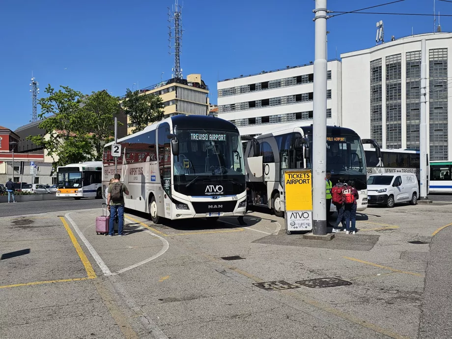 ATVO megálló a repülőtér irányába, Piazzale Roma