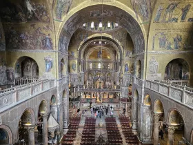 A bazilika kilátása a galériáról