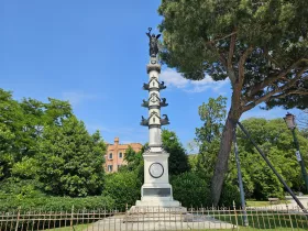 Emlékmű a Giardini della Biennálénál