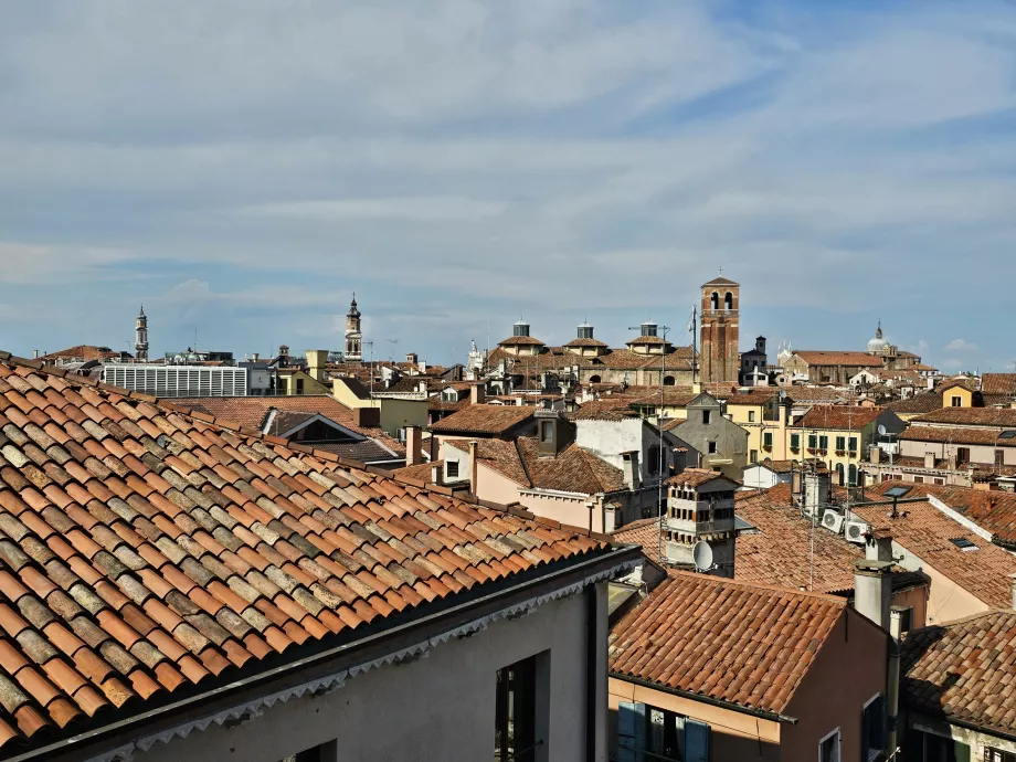 Kilátás a Palazzo Contarini del Bovolo épületéből