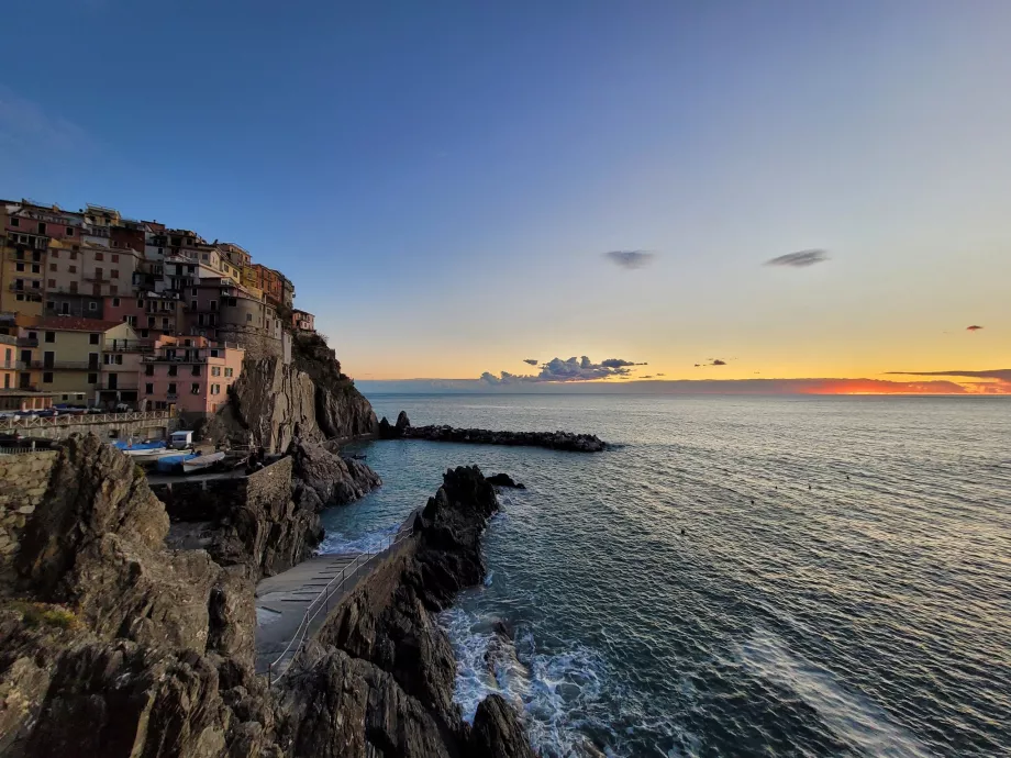 Naplemente Manarola felett