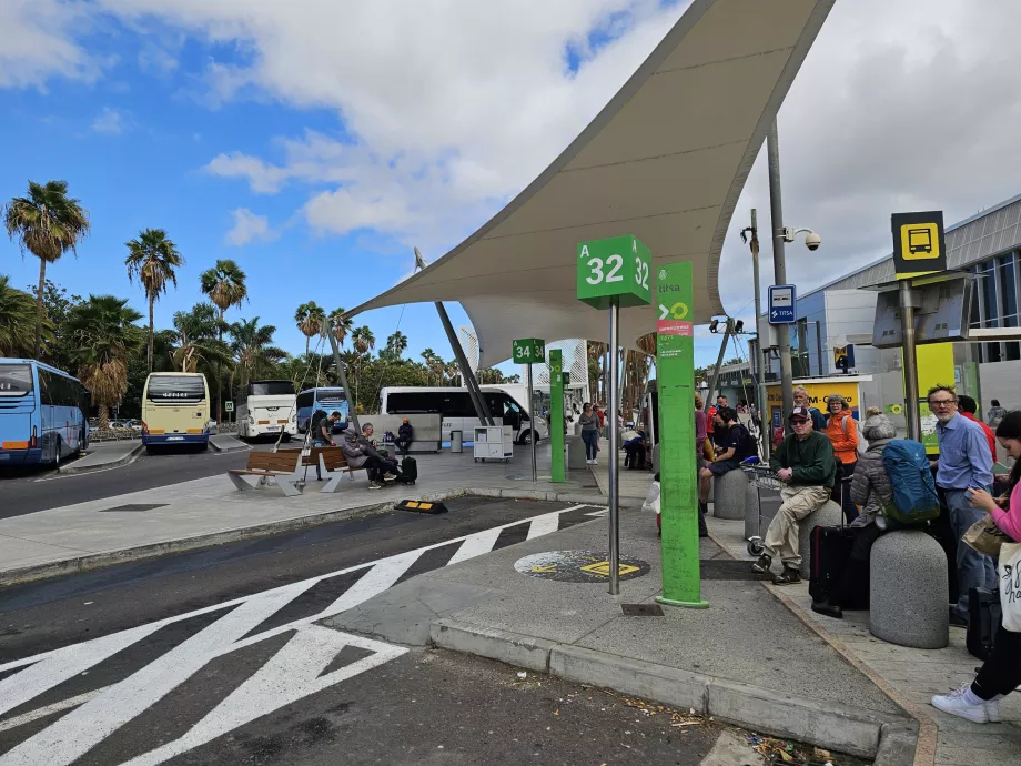 Buszmegálló Santa Cruz és Los Cristianos irányába.