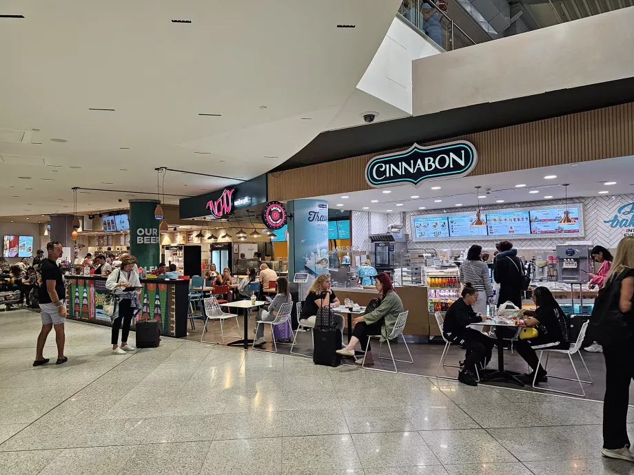 Cinnabon, public area, check-in