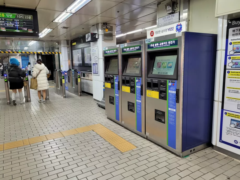 Jegykiadó automaták a metróban