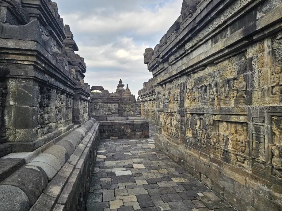 Díszítések és domborművek, Borobudur templom