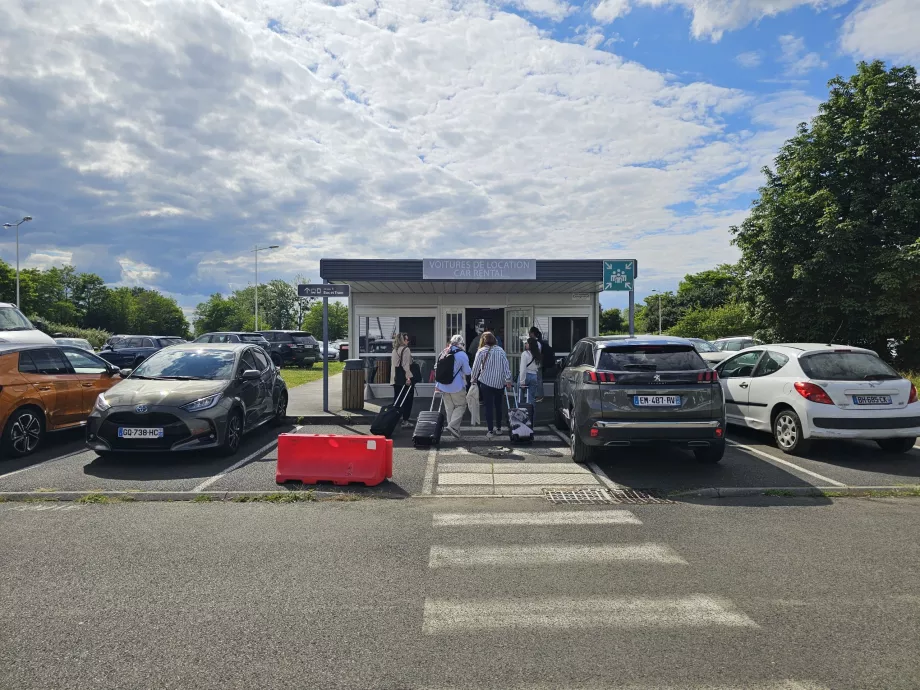 Autókölcsönzés Tours repülőtér