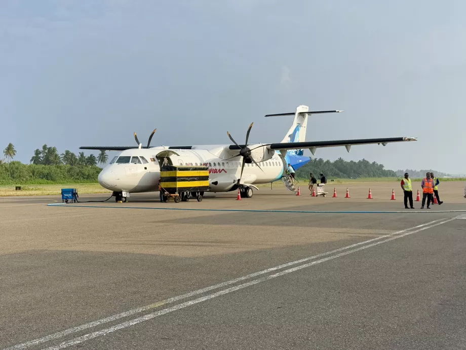 Maldív ATR-72-es repülőgép Kooddoo GKK-nál