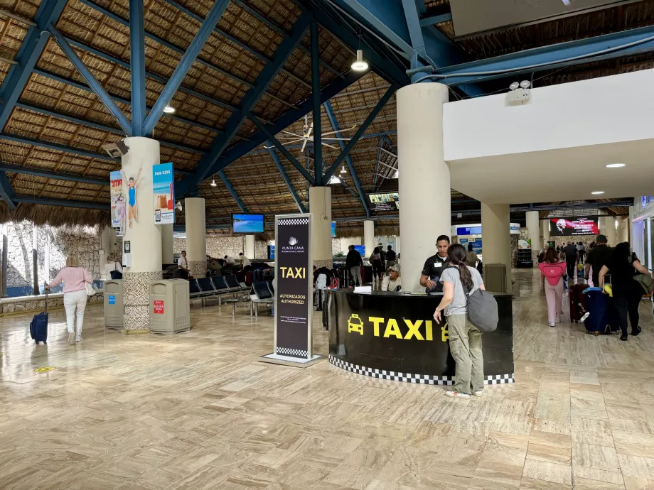 Hivatalos TAXI stand a PUJ repülőtéren