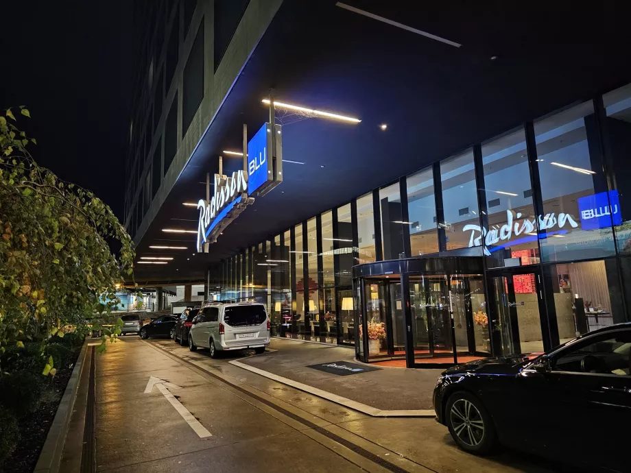 Hotel Radisson Blu, ZRH repülőtér