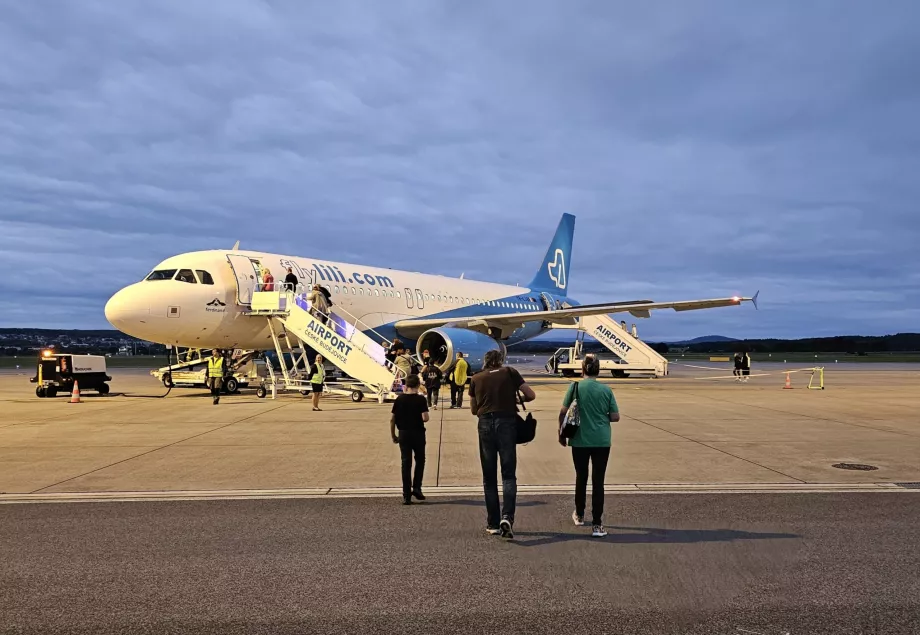 Airbus A320 Fly Lili a České Budějovice repülőtéren