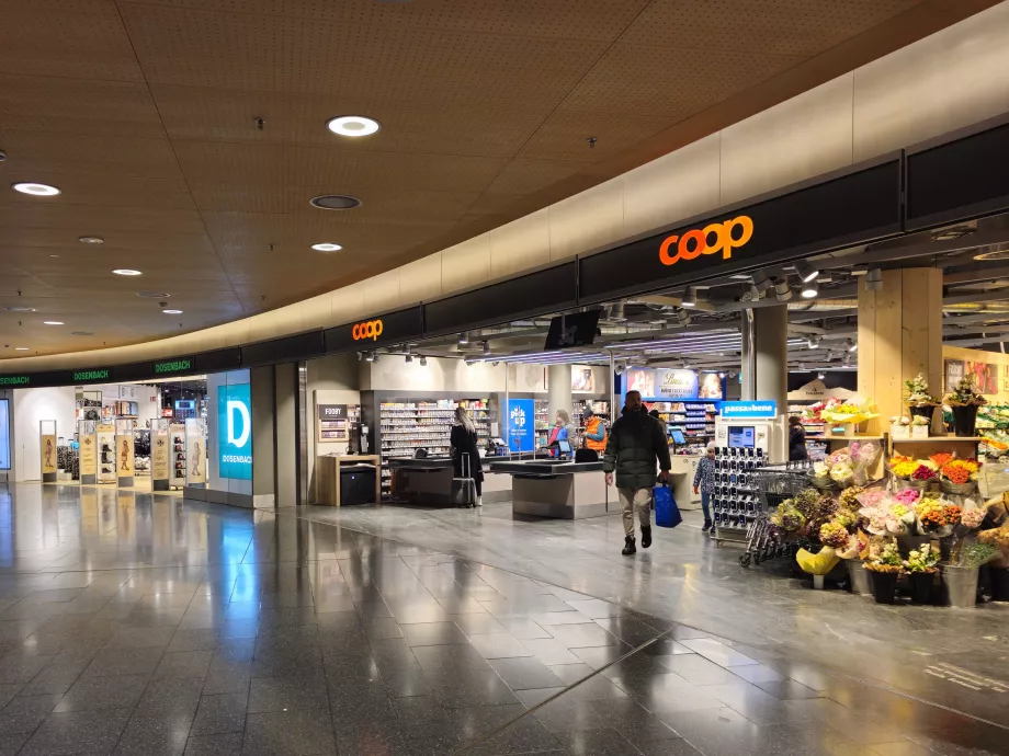 Coop a vasútállomás, ZRH repülőtér közelében