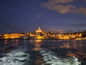 Kilátás a Valletta - Sliema kompról