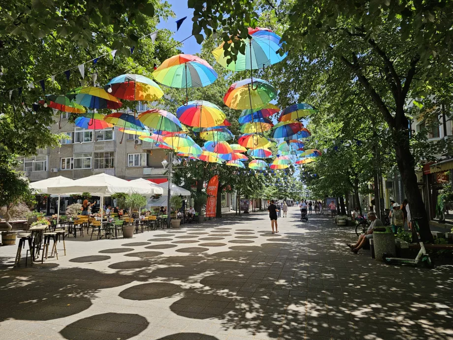 Színes esernyők, Burgasz, Alekszandrovszka utca