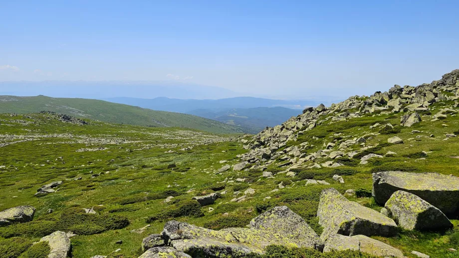 Kilátás a Vitosha és a Rila hegységre