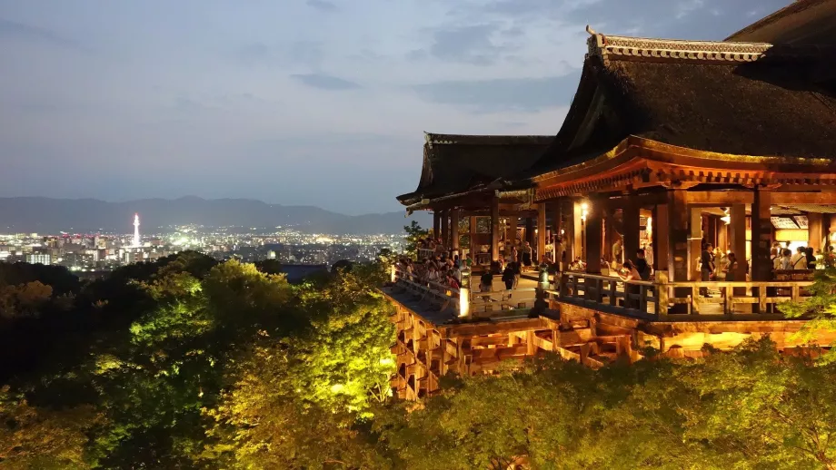 Kiyomizu-dera éjszaka