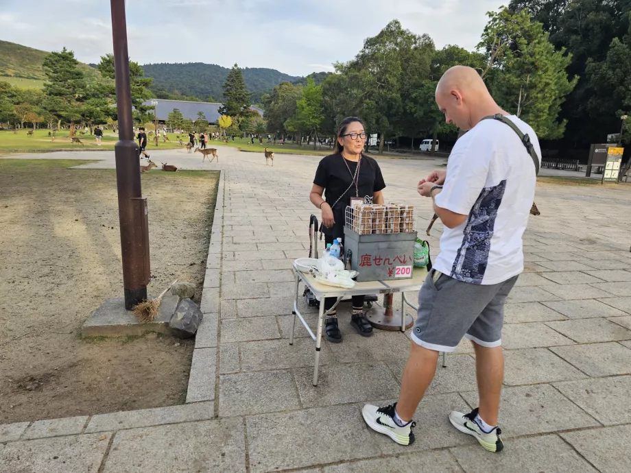 Nara Park, szarvasok eledelének értékesítése