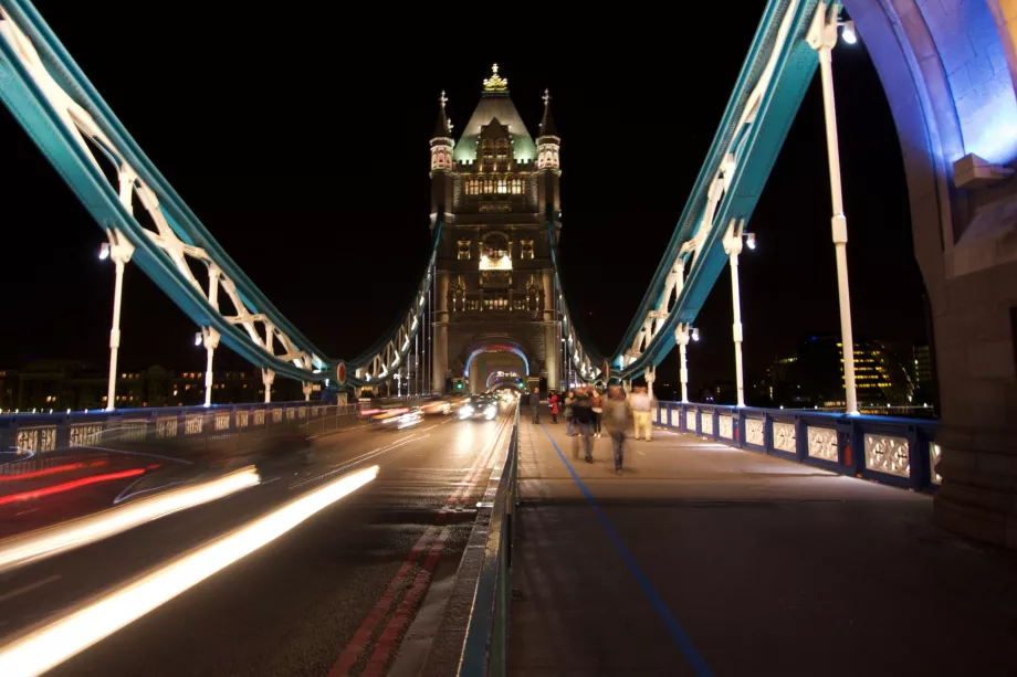 Séta a Tower Bridge-en